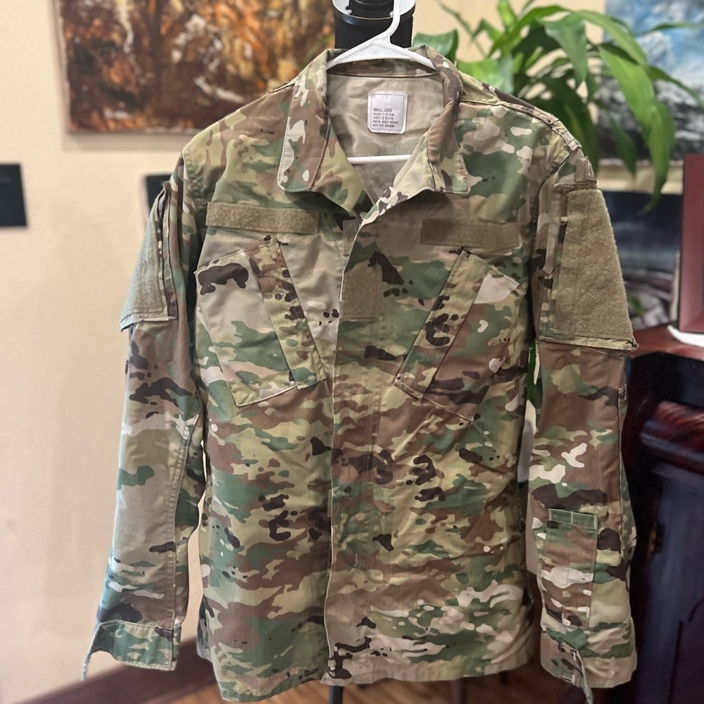 Battle Dress Uniform (BDU) top size small/long in GUC